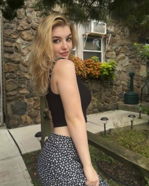 Lyliana Wray (7).jpg