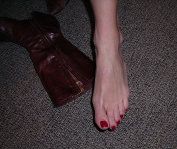 Chelsea-Handler-Feet-47216.jpg