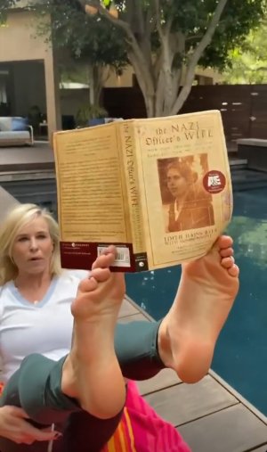 Chelsea-Handler-Feet-4902179.jpg
