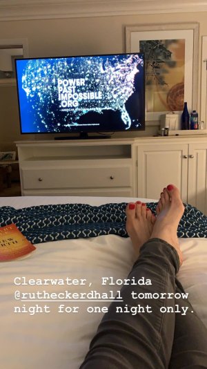 Chelsea-Handler-Feet-4206194.jpg