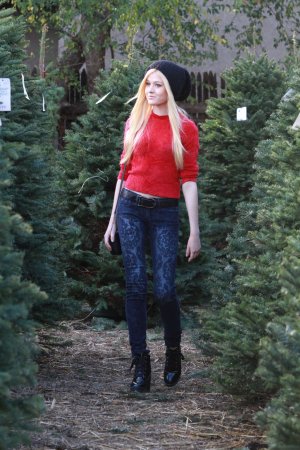 Katherine-McNamara---Buys-a-Christmas-Tree--02.jpg