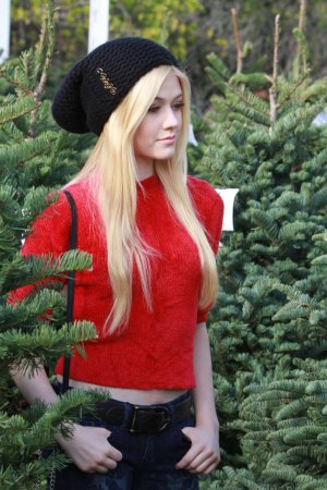 Katherine-McNamara---Buys-a-Christmas-Tree--21.jpg