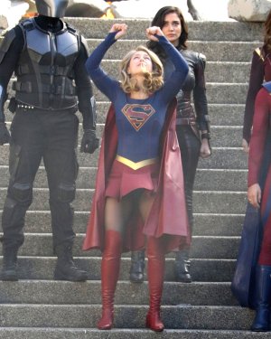 Melissa Benoist – Supergirl Upskirt2.jpg