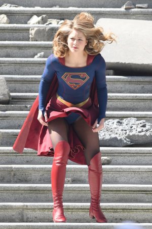 Melissa Benoist – upskirt 2__3_.jpg