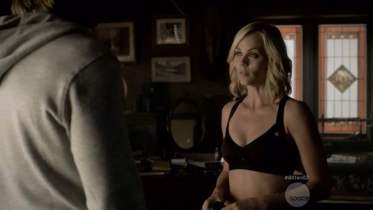 Laura Vandervoort - Bitten S02 E07 720p_mkv_snapshot_00_07_[2015_03_22_08_40_46].jpg