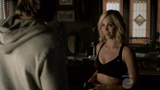 Laura Vandervoort - Bitten S02 E07 720p_mkv_snapshot_00_12_[2015_03_22_08_40_51].jpg