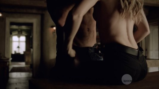 Laura Vandervoort - Bitten S03 E02 1080p_mkv_snapshot_01_03_[2016_02_20_16_39_00].jpg