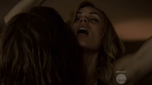 Laura Vandervoort, Kaitlyn Leeb - Bitten S02 E01 720p_mkv_snapshot_02_57_[2015_02_08_06_35_04].jpg