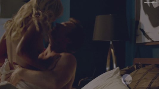 Laura Vandervoort, others - Bitten s01e01 (2014_02.jpg