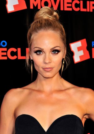 Laura-Vandervoort-HQCelebrities.com-779.jpg