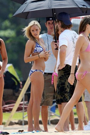 Laura-Vandervoort-HQCelebrities.com-1043.jpg