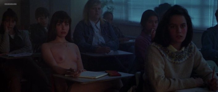 Cara Buono – Waterland (1992) 2Csk3RG4u_o.jpg