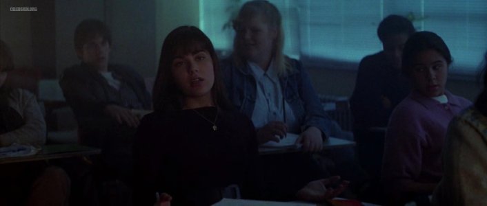 Cara Buono – Waterland (1992) 3aQtOqqsP_o.jpg