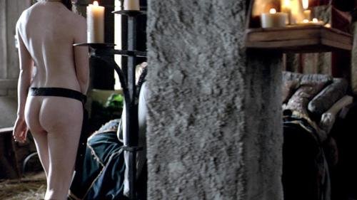 Esme Bianco - Game of Thrones - S01E01_1-500.jpg