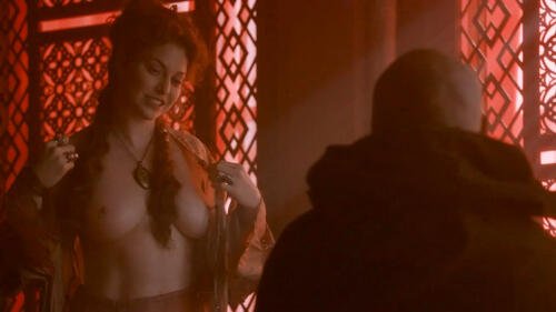 Esme Bianco - Game of Thrones - S02E10_3-500.jpg