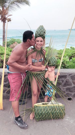 Samaire Armstrong - getting some leaves put on her 72268421_sam-2.jpg