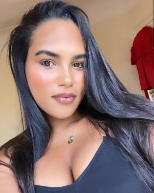 Saffron Hocking.jpeg