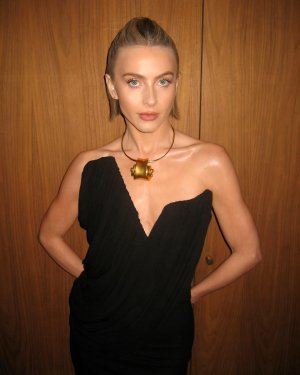 juleshough_post_1_6_2025_12_43_00 PM3539701975380272096.jpg