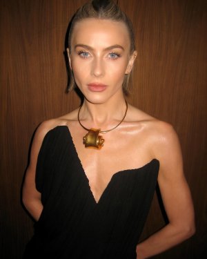 juleshough_post_1_6_2025_12_43_00 PM3539701975380234493.jpg