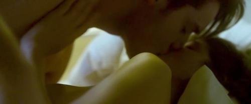 Charlbi Dean Kriek - Don't Sleep - 1_3-500.jpg