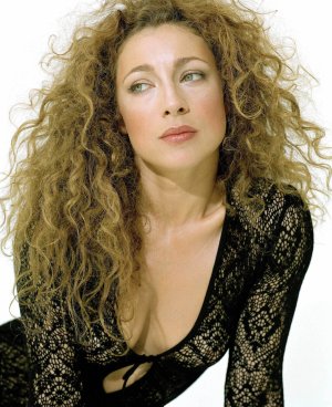 237839840_alex-kingston_003.jpg