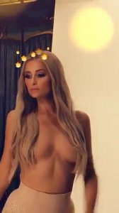 TheFappeningBlog.com - Paris Hilton Topless 19.jpg