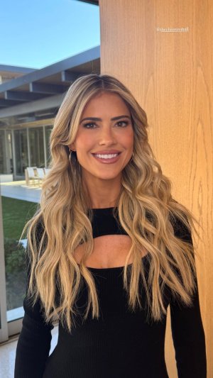 glamgoddessnikki_story_1_13_2025_1_54_17 PM3544811352411900605.jpg