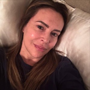 Alyssa Milano Makeup And Filter Free 001.jpg