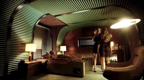 Jessica Sipos & Tricia Helfer - Ascension - S01E01_3-500.jpg