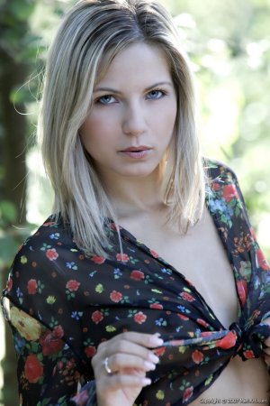 jenni-a-sinetika-03 thefappeningblog.com.jpg