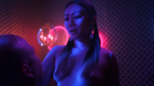 Jona Xiao - Hightown s02e04 (2021) 245796638_5.jpg