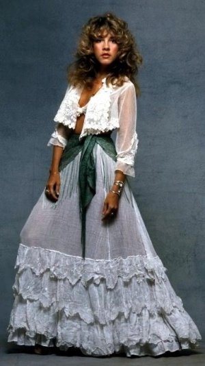Stevie Nicks - N1vzy4mfOm1ttn8ugo1.jpg