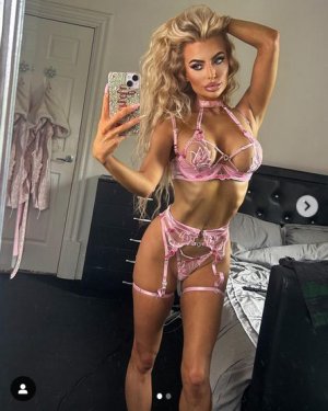 candi-lou 02 (5).jpg