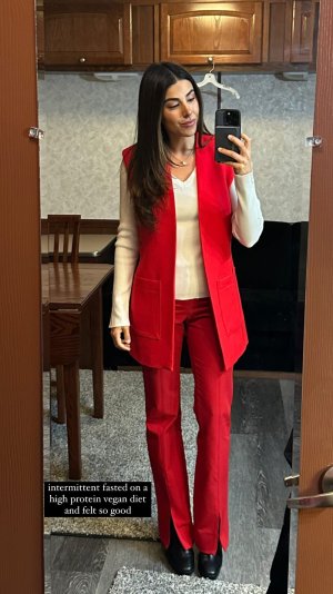 daniellamonet_story_1_29_2025_1_43_17 PM3556402184286095967.jpg