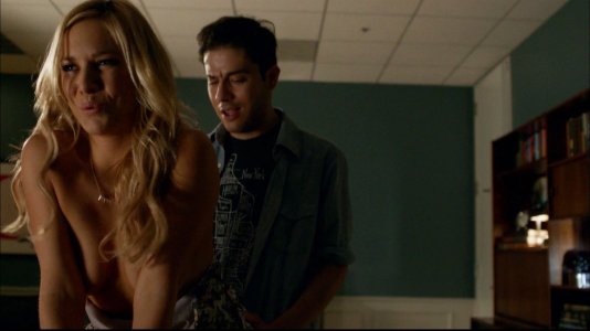 Tara Holt - Californication S07E02-04.jpg