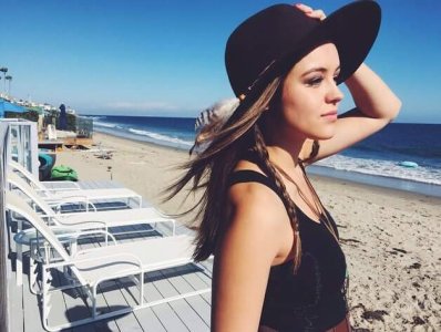 hayley-orrantia-beach-pics.jpg