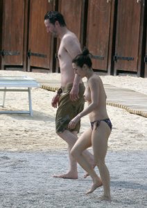 TheFappeningBlog.com - China Chow Topless 4.jpg