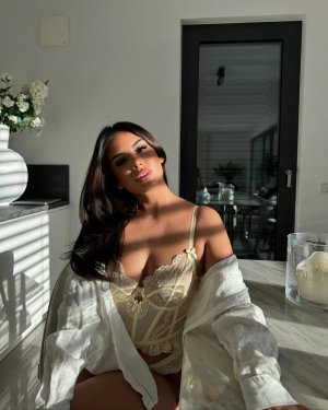 Jasmin Azizam (5).jpg