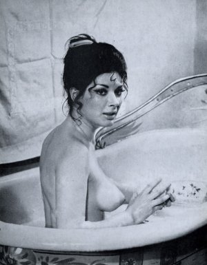 tub-cute_Edwige-Fenech_Theblondandtheblackpussycat01b_123_505lo.jpg