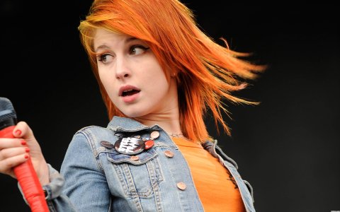 hayley-williams-singing.jpg