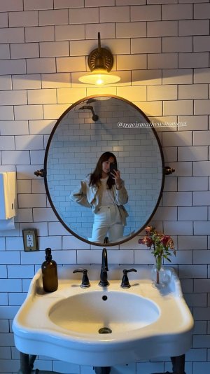 christina masteron - mirrior selfie.jpg