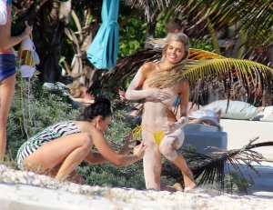 TheFappeningBlog.com - Danielle Knudson 23.jpg