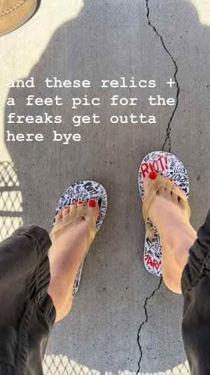 Hayley-Williams-Feet-8483993.jpg