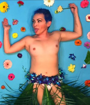 Jane Wiedlin (3).jpg