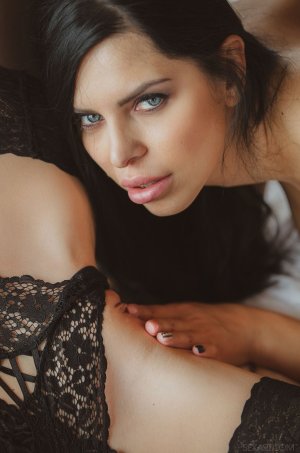 0009-08 thefappeningblog.com.jpg