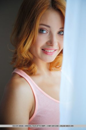 hot-pictures-of-busty-babe-with-amazing-eyes-kika-01 thefappeningblog.com.jpg