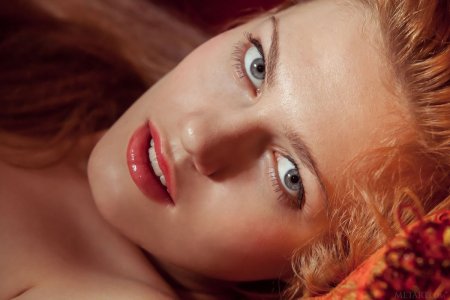 a-beautiful-redhead-shirley-tate-has-an-outstanding-figure-that-she-loves-to-display-12 thefap...jpg