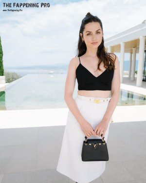 Ana-de-Armas (3).jpg