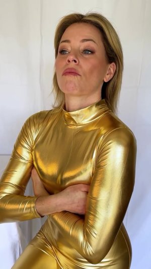 Elizabeth Banks golden ass EBgld3.jpg