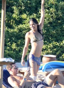 Michelle-Rodriguez-Bikini-1.jpg